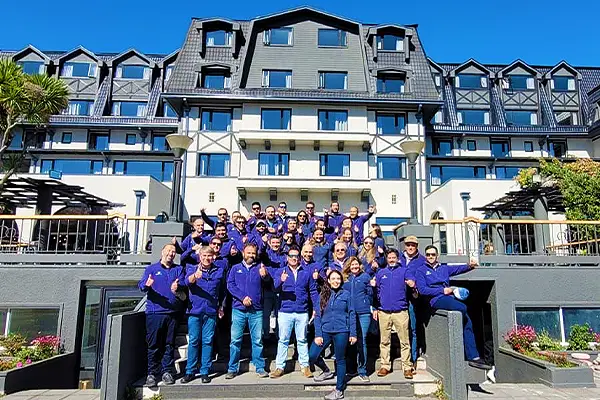 サミットアグロチリの仲間たち 南部の湖プコン（山脈への入り口）にて